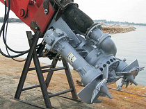 шалмовый насос Dragflow с пневматическим приводом на стреле